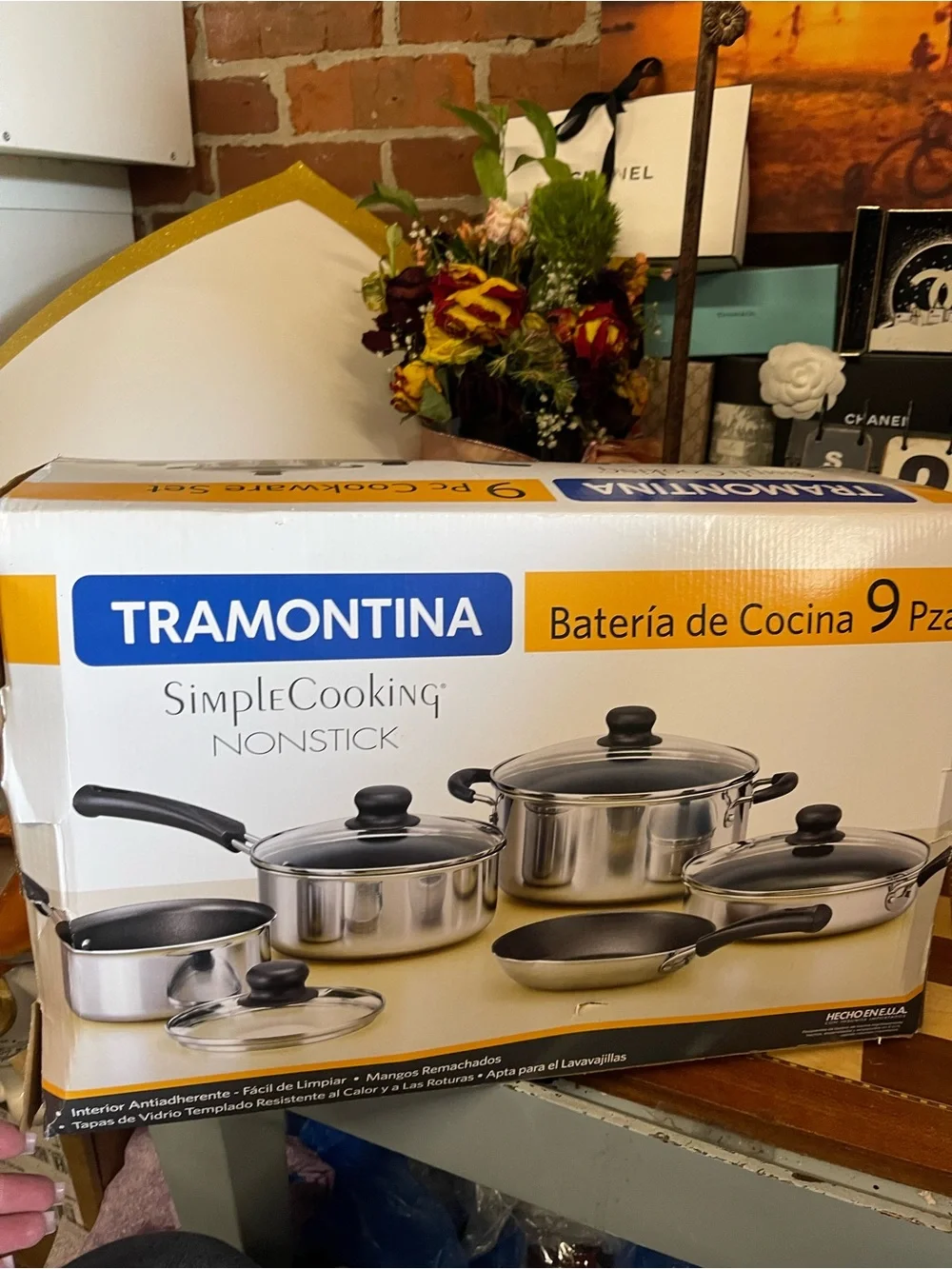 Tramontina Simple Cooking 9-piece nonstick cookware set